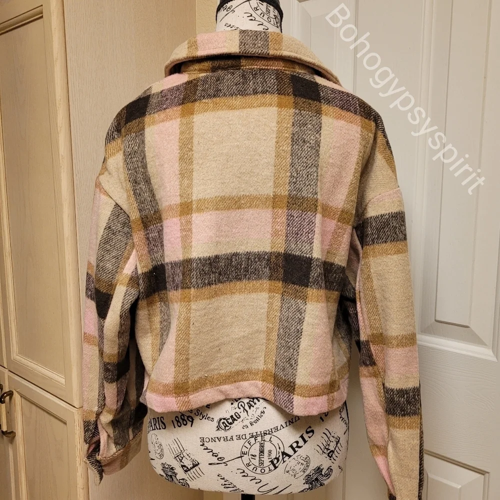 $120 Elan Plaid Cropped Flannel Cropped Jacket